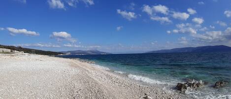 Una spiaggia nelle vicinanze