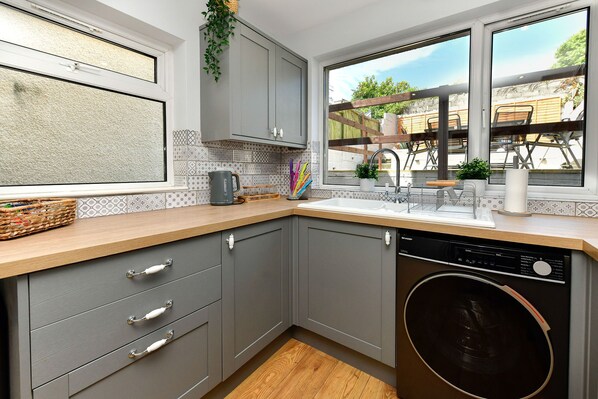 House | Private kitchen | Full-size fridge, microwave, oven, stovetop