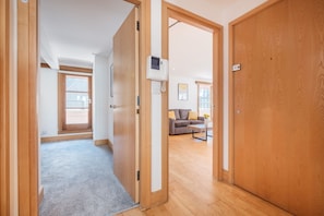 Superior Apartment | 2 bedrooms, individually decorated, individually furnished, desk