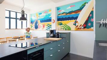 Réfrigérateur, micro-ondes, four, lave-vaisselle