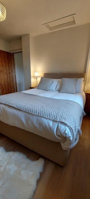 1 chambre, fer et planche à repasser, Wi-Fi gratuit, draps fournis