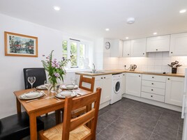 Cottage | Private kitchen | Fridge, microwave, electric kettle, toaster