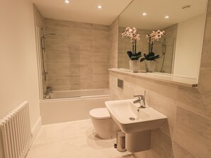 Casa de campo | Baño | Regadera y secadora de cabello 