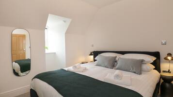 2 bedrooms, individually decorated, individually furnished, free WiFi