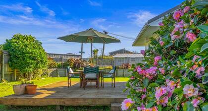 Babbacombe Bach - Otaki Beach Holiday Home