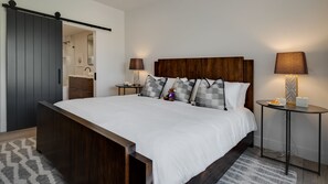 3 slaapkamers, een strijkplank/strijkijzer, gratis wifi, beddengoed