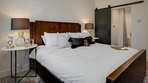 3 slaapkamers, een strijkplank/strijkijzer, gratis wifi, beddengoed