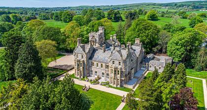 The Lucy Suite Stone Cross Mansion