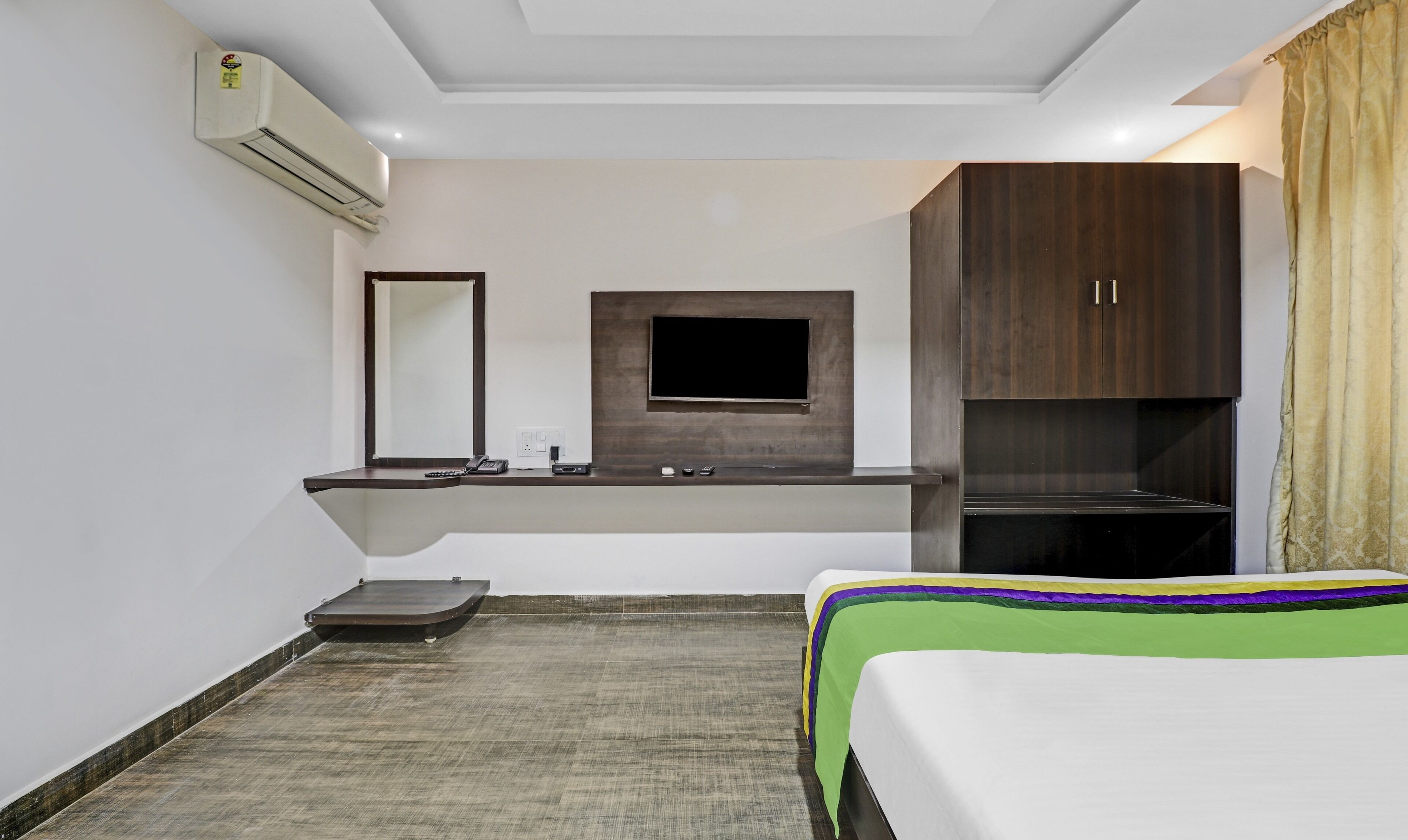 スタンダード ルーム | デスク