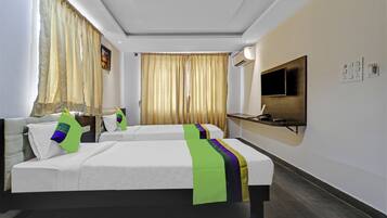 Standard Room | Desk