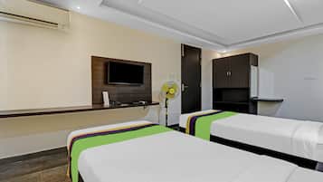 Standard Room | Desk