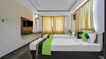 Standard Room | Desk