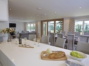 Cottage | Interior - 3 The Drive, Hillfield Village (Dartmouth)