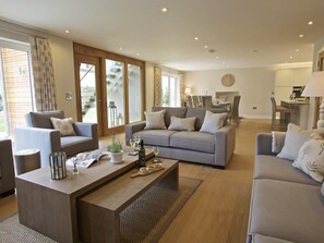 Cottage | Interior - 3 The Drive, Hillfield Village (Dartmouth)