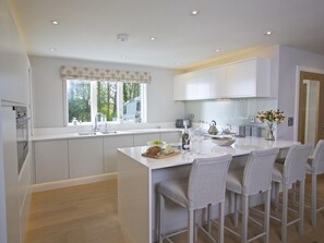 Cottage | Interior - 3 The Drive, Hillfield Village (Dartmouth)
