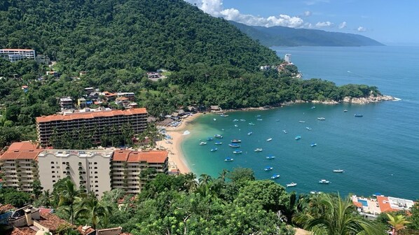 サンラウンジャー、ビーチタオル