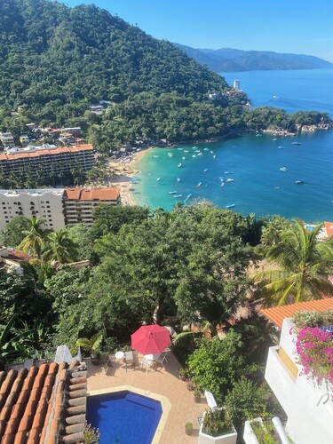 Showstopper 3-bedroom condo with AC & WiFi with phenomenal Mismaloya Bay views 