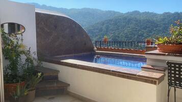 حمّام سباحة خارجي