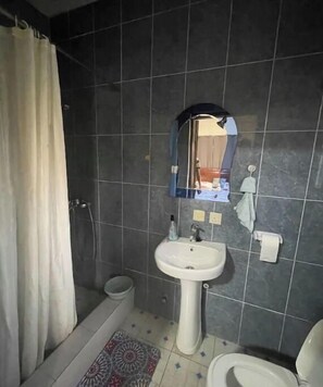 Dusche, Seife, Toilettenpapier