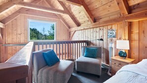 2 bedrooms, free WiFi, bed sheets - Bear Coast | Cabin w/ Hot Tub, Patio, & Waterview (Ucluelet)