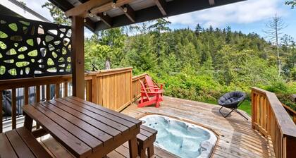 Bear Coast | Cabin w/ Hot Tub, Patio, & Waterview