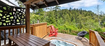 Bear Coast | Cabin w/ Hot Tub, Patio, & Waterview