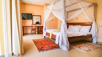 2 bedrooms, in-room safe, iron/ironing board, free WiFi