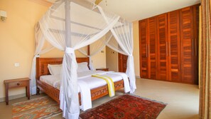 2 chambres, coffres-forts dans les chambres, fer et planche à repasser