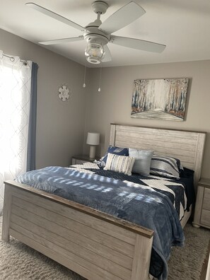 4 soverom, strykejern/-brett, wi-fi (inkludert) og sengetøy