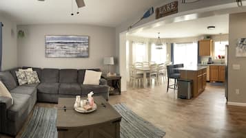 Smart TV, fireplace