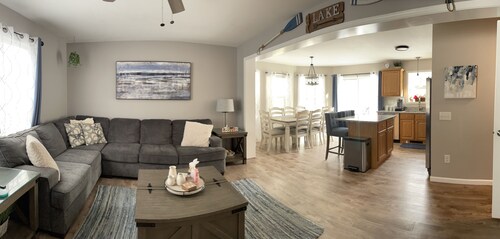 Spacious Home for 14 Guests Near Lake Winnisquam – Close to Everything!