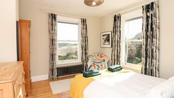 Cottage | 2 bedrooms, individually decorated, individually furnished, free WiFi