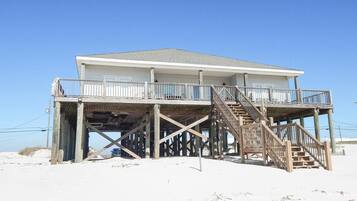 House, 4 Bedrooms | Exterior