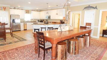 House, 4 Bedrooms | Dining