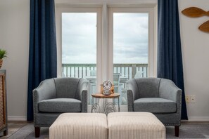 House, 2 Bedrooms | Living room