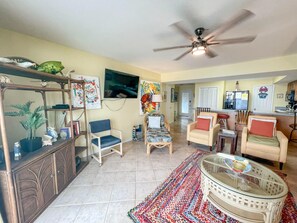 Condo, 3 Bedrooms | Living room