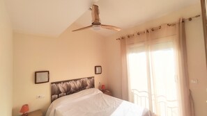 3 chambres, fer et planche Ă repasser, lit parapluie, draps fournis