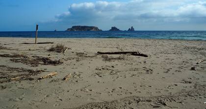 House in léstartit, swimming pool, community garden