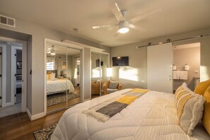 4 Schlafzimmer, Schreibtisch, Bügeleisen/Bügelbrett, Reisekinderbett