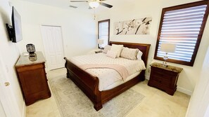 4 chambres, coffre-fort, bureau, fer et planche à repasser