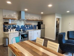 Private kitchen - South Perry One Bedroom Guesthouse (Spokane)