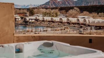 Bain à remous extérieur