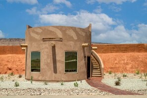 Exterior - Ute Cliff Dwelling - 2QB W/ Hot Tub and Roof Deck (Virgin)