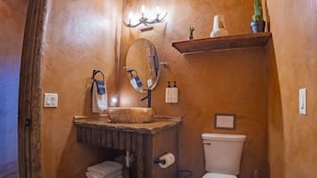 Secador de pelo y toallas