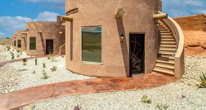 Serene Cliff Dwelling - King Bed, Hot Tub, and BBQ