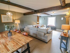 Cottage | Ruang keluarga