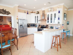 House, 4 Bedrooms | Private kitchen