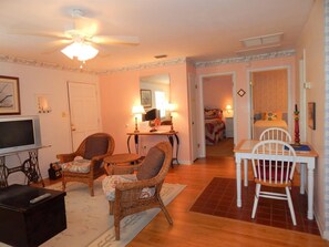 House, 2 Bedrooms | Living room
