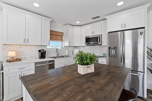House, 3 Bedrooms | Private kitchen - 031 Salt & Light by ACP (Dauphin Island)