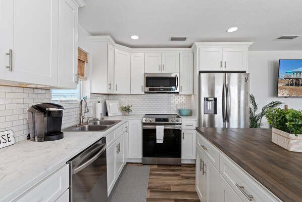 House, 3 Bedrooms | Private kitchen